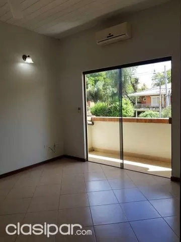 Bo mcal. Estigarribia: Distinguida residencia, 3 dormitorios, jardín y piscina — foto 5