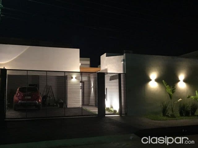 Mburucuyá – salvador del mundo: Elegante residencia en planta baja, 540 m2, gran jardín — foto 1