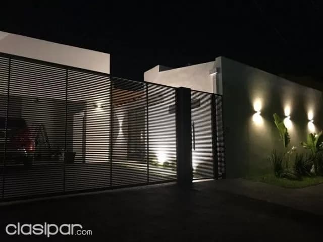 Mburucuyá – salvador del mundo: Elegante residencia en planta baja, 540 m2, gran jardín — foto 3