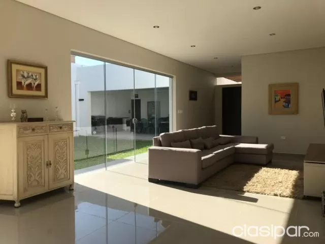 Mburucuyá – salvador del mundo: Elegante residencia en planta baja, 540 m2, gran jardín — foto 5