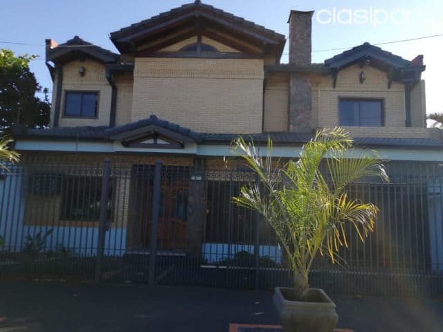 Fdo. De la mora (z/norte): Hermosa residencia, 3 dormitorios, jardín, piscina, 300.000 usd