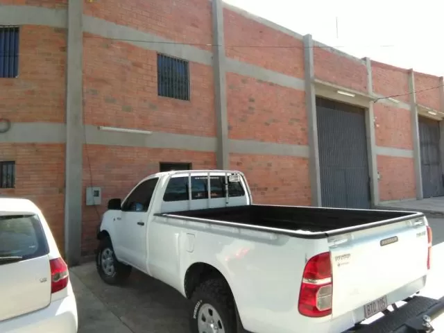 Se alquila depósito zona aeropuerto, foto 3