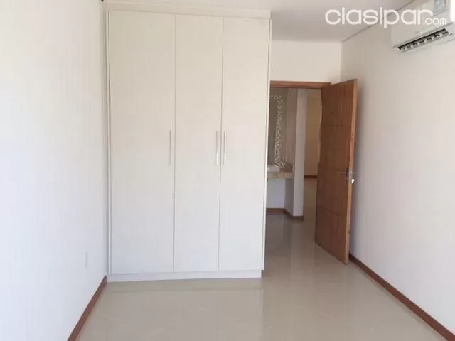 Mburucuyá (prox. Casa rica 2): Elegantísimo triplex en alquiler, 3 suites, jardín, piscina — foto 3