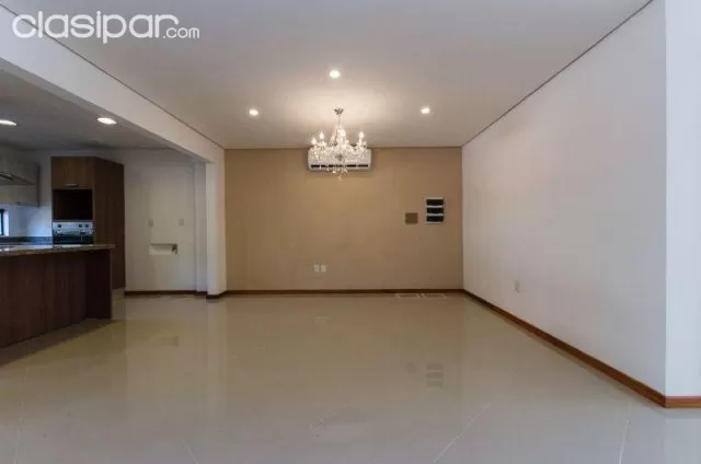 Mburucuyá (prox. Casa rica 2): Elegantísimo triplex en alquiler, 3 suites, jardín, piscina — foto 5