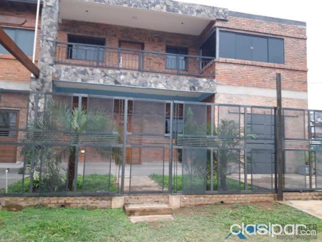 Casa de 4 dormitorios en Los Álamos, Mariano Roque Alonso COD: V016