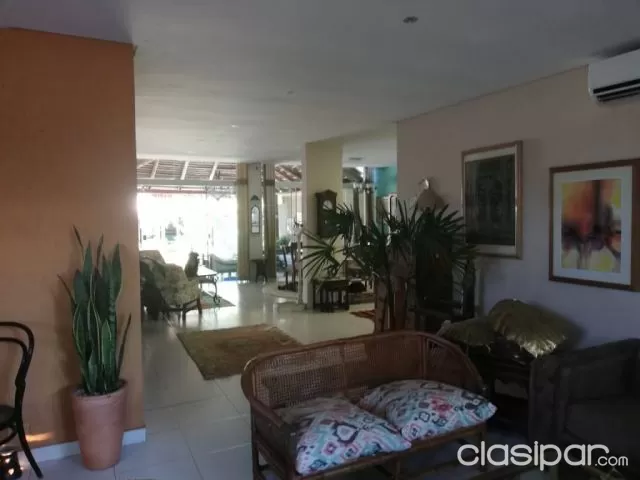 Prox. Yacht y golf club (Lambaré): Hermosa residencia, 3 suites, jardín, piscina — foto 4