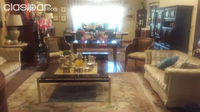 Carmelitas alquilo / vendo: Elegante residencia tipo diplomatico, 5 suites, jardín, piscin — foto 4