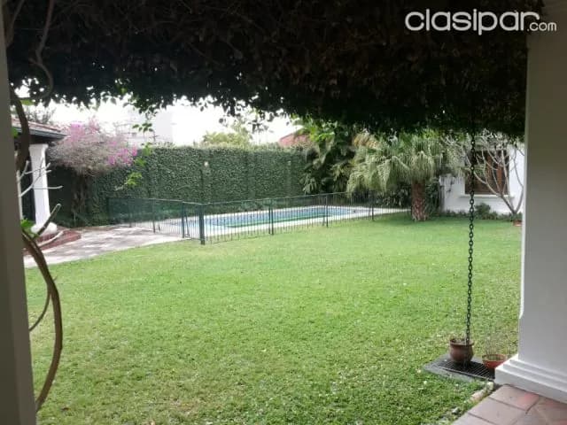 Carmelitas: Elegante residencia, 4 dormitorios, gran jardín, piscina, 2.800 usd — foto 3
