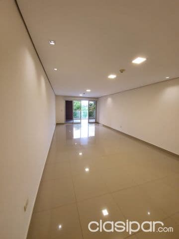 Los laureles, mcal. Estigarribia: Impecable!! 3 dormitorios, piscina, seguridad 24 hs