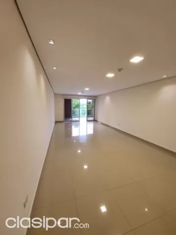 Los laureles, mcal. Estigarribia: Impecable!! 3 dormitorios, piscina, seguridad 24 hs — foto 2