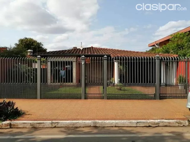 Linda casa en el barrio san miguel a cuadras de laguna grande y mcal. Lopez!, foto 2