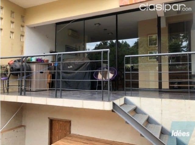 Los laureles: Hermosa casa triplex, jardín, piscina - 6.000.000 gs