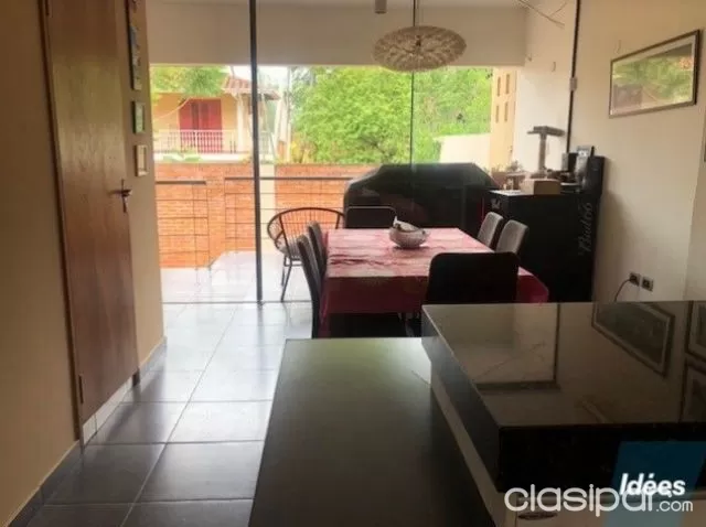Los laureles: Hermosa casa triplex, jardín, piscina - 6.000.000 gs — foto 4