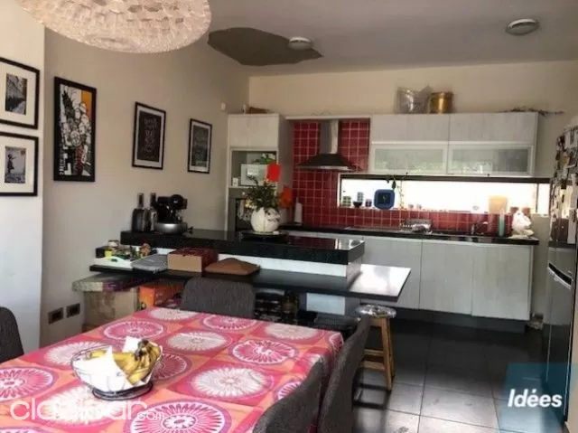 Los laureles: Hermosa casa triplex, jardín, piscina - 6.000.000 gs — foto 5