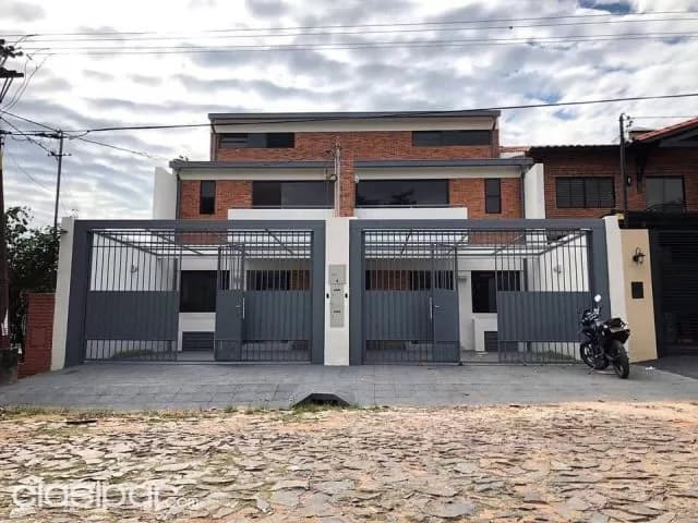 Elegante dúplex a estrenar en barrio mburucuyá, 3 suites, jardín, piscina, 210.000 usd, foto 2