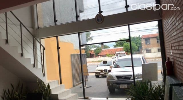 Loma pyta: Ideal p/ empresas, show room + oficinas + depósitos – 15.000.000 gs