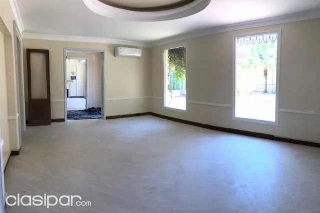 Bo mcal. Estigarribia: Elegante residencia en alquiler, 3 dormitorios, gran jardín — foto 3