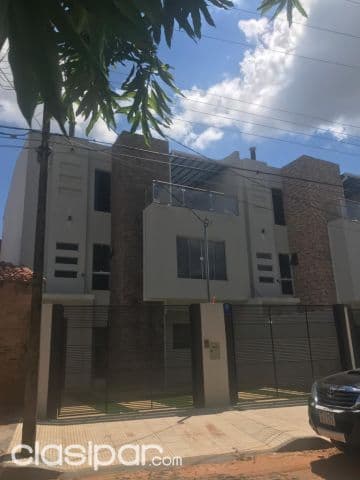 Sma. Trinidad: Elegante dúplex, 3 suites, equipamiento full - 1.300 usd