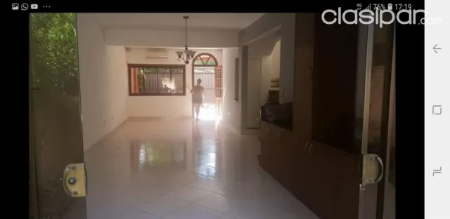 Mburucuyá (prox. Col santa ana): Elegante dúplex, 3 dormitorios, jardín, quincho — foto 3