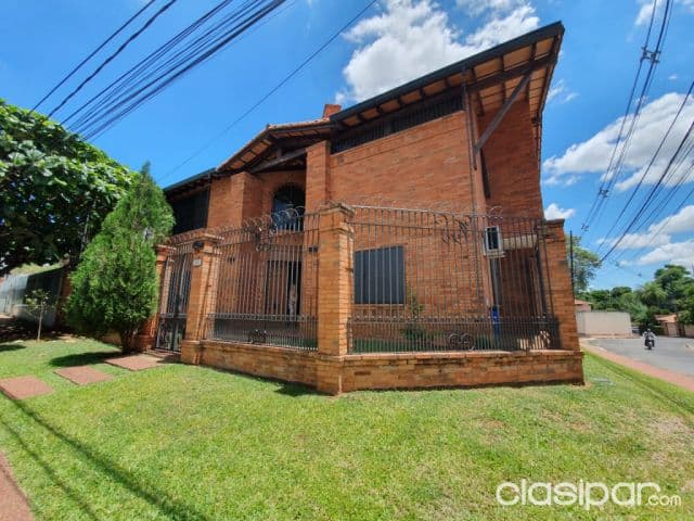 Seminario, mburicao: Elegante residencia en alquiler, 3 suites, altamente segura