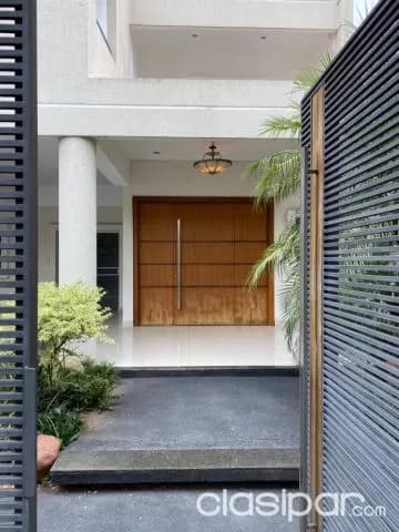 Los laureles: Magnifica residencia, 750 m2, 4 suites, elegante jardín, 3.000 usd — foto 3