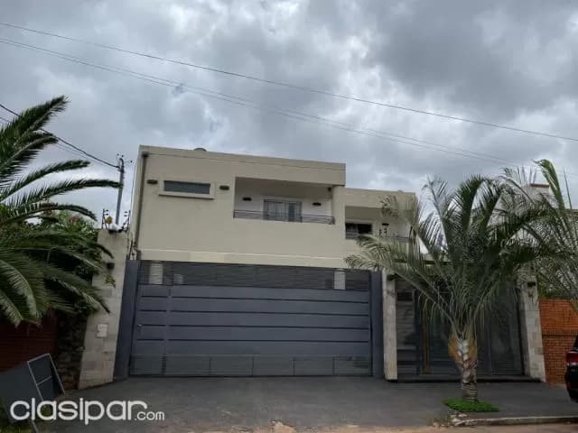 Los laureles: Magnifica residencia, 750 m2, 4 suites, elegante jardín, 600.000 usd — foto 2