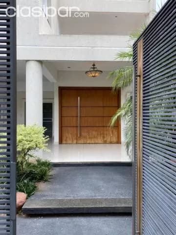 Los laureles: Magnifica residencia, 750 m2, 4 suites, elegante jardín, 600.000 usd — foto 3