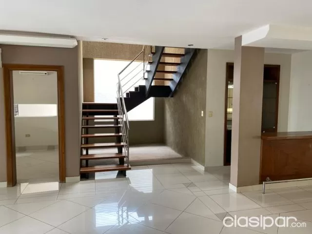 Los laureles: Magnifica residencia, 750 m2, 4 suites, elegante jardín, 600.000 usd — foto 4