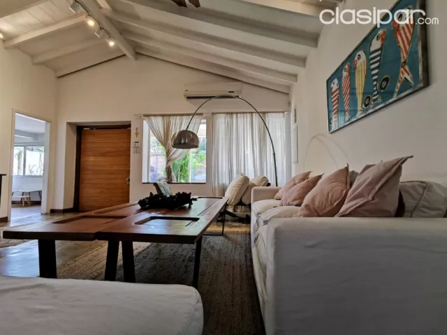 Seminario / mburicao: Distinguida casa loft, 3 suites, jardín, piscina, una belleza!!, foto 2