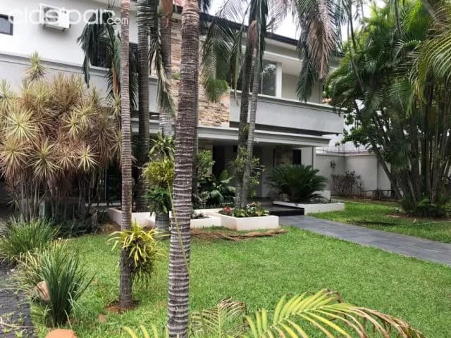 Los laureles: Imponente residencia, 4 suites, gran jardín, altamente segura, 4.000 usd — foto 2