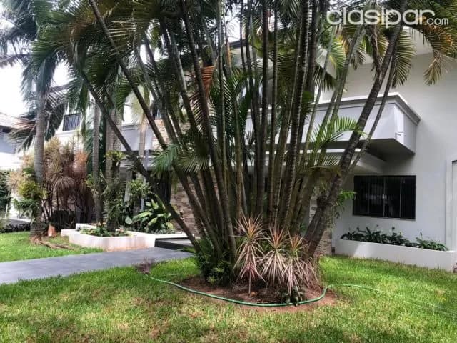 Los laureles: Imponente residencia, 4 suites, gran jardín, altamente segura, 4.000 usd — foto 5