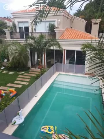 Villa Morra: Elegante residencia, 4 suites, full equipamiento, gran jardín y piscina, foto 5