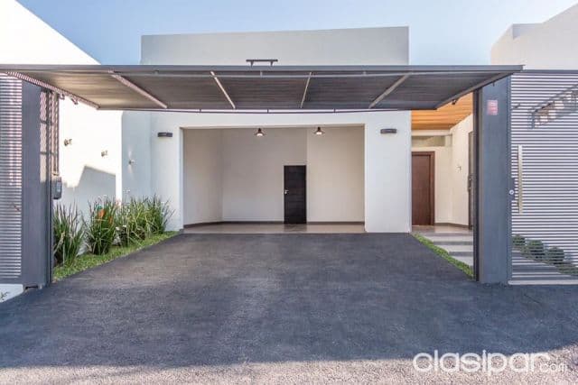 Hermosa residencia en asuncion barrio mbocayaty cod 2687