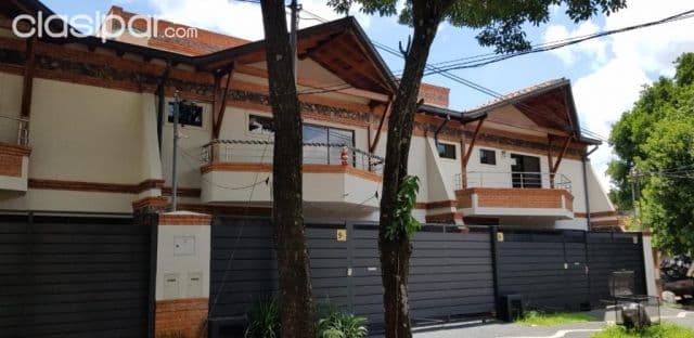Los laureles, mcal. Estigarribia: Elegante triplex, impecable estado, 4 dormitorios, único