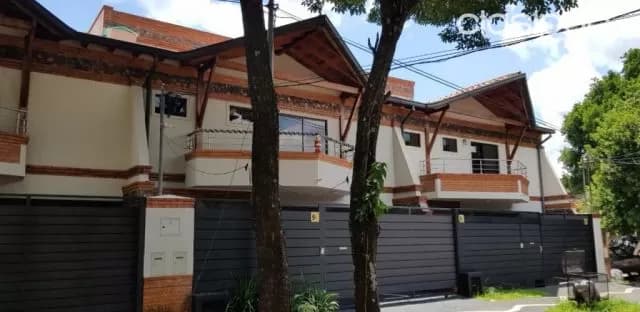 Los laureles, mcal. Estigarribia: Elegante triplex, impecable estado, 4 dormitorios, único — foto 2