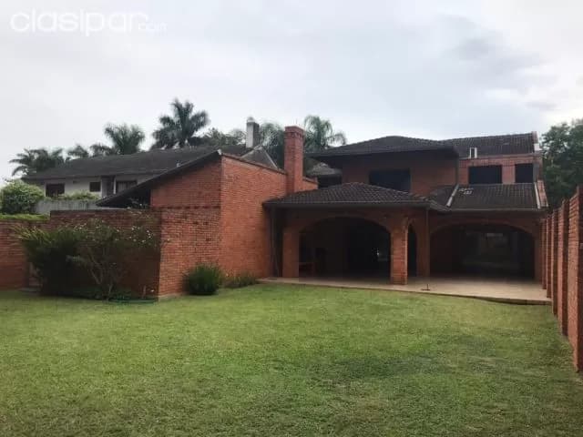 Carmelitas: Magnifica residencia, 750m2, 4 suites, jardín, piscina, 2.200 usd, foto 2