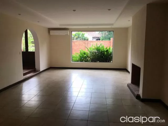 Carmelitas: Magnifica residencia, 750m2, 4 suites, jardín, piscina, 2.200 usd, foto 4