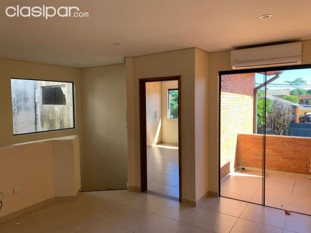 Prox. Avda. Santa teresa / denis roa: Elegante residencia, 3 suites, jardín, piscina