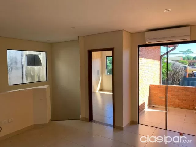 Prox. Avda. Santa teresa / denis roa: Elegante residencia, 3 suites, jardín, piscina — foto 2