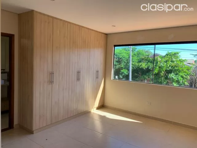 Prox. Avda. Santa teresa / denis roa: Elegante residencia, 3 suites, jardín, piscina — foto 4