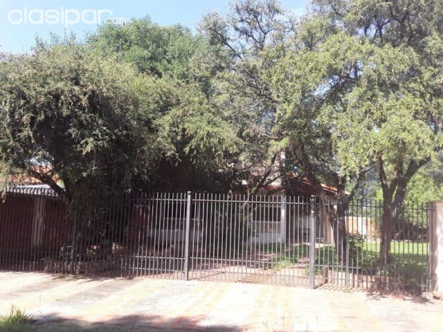 Limpio: Inigualable residencia en venta, 4 dormitorios, hermoso jardín (720 m2, piscina)