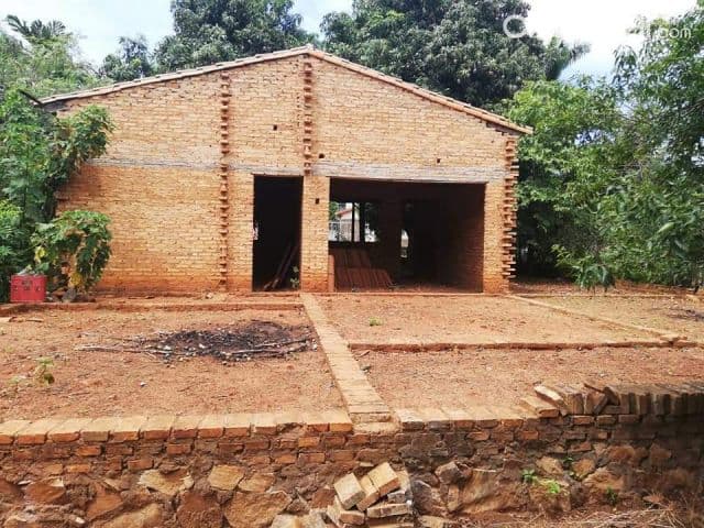 Terreno con casa a terminar en carapegua. M6019 — foto 1