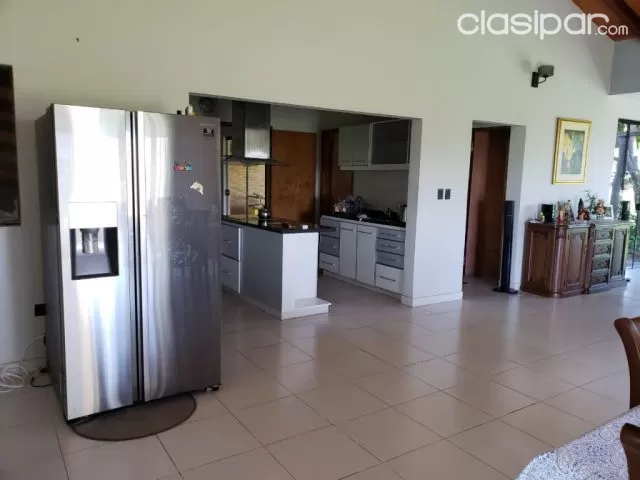 Z/ multiplaza: Hermosa residencia, 4 dormitorios, amplio jardín, 2.000.000.000 gs, foto 5