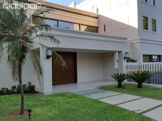 Villa Morra: Imponente residencia, 6 dormitorios, jardín, piscina, premium 100%