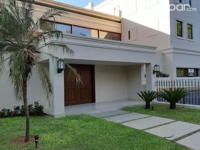 Villa Morra: Imponente residencia, 6 dormitorios, jardín, piscina, premium 100% — foto 2