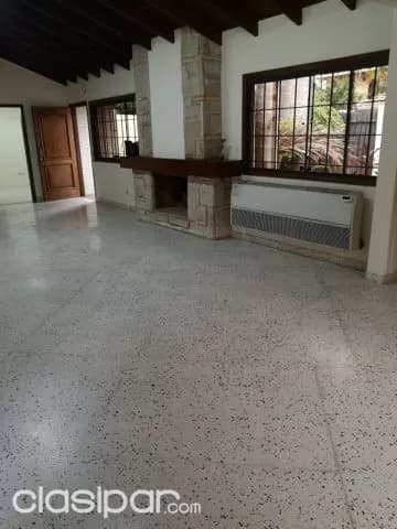Los laureles: Residencia planta baja, 4 dormitorios, gran jardín, piscina, 10.000.000 gs, foto 5