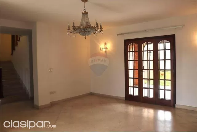 Los laureles: Fina residencia en alquiler, 3 dormitorios, jardín, ubicación ideal — foto 3