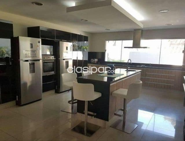 Se alquila residencia minimalista zona Club Centenario