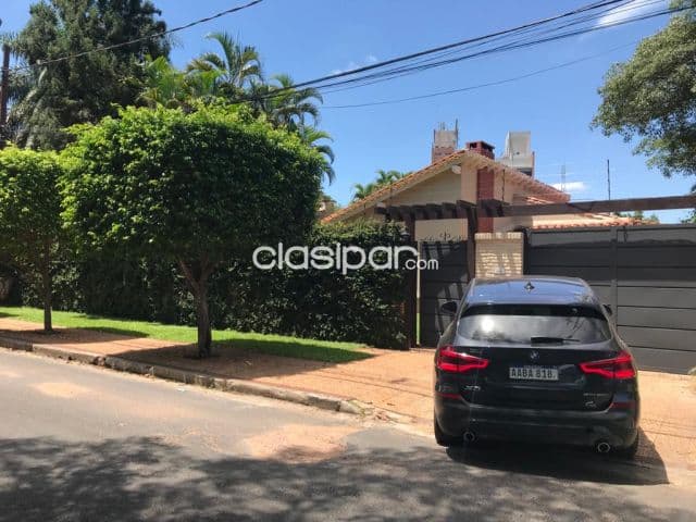 Manora / Carmelitas : Ideal p/ casa u oficina - en planta baja - 3 dormitorios