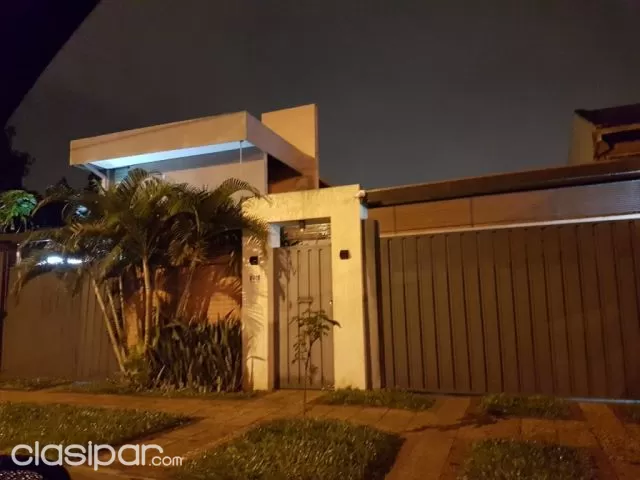 Mburucuyá: Residencia en planta baja, 4 dormitorios, jardín, foto 2